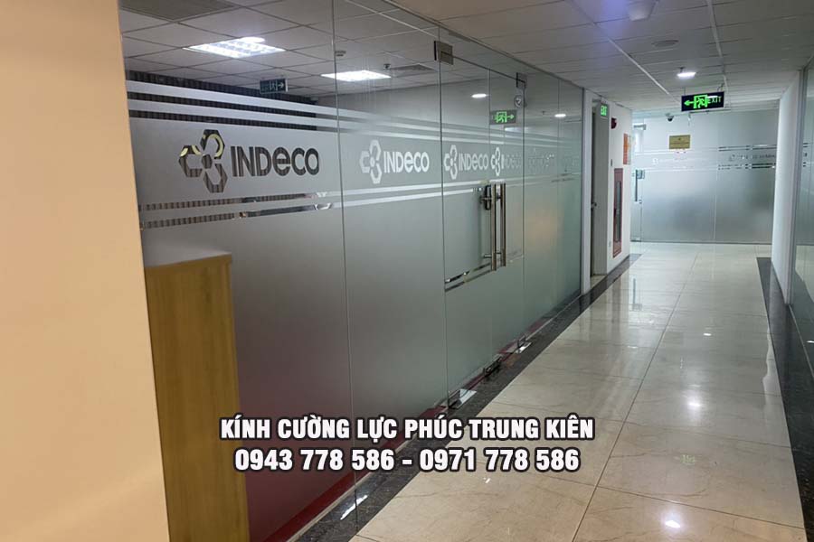 kính cường lực chịu lực bao nhiêu